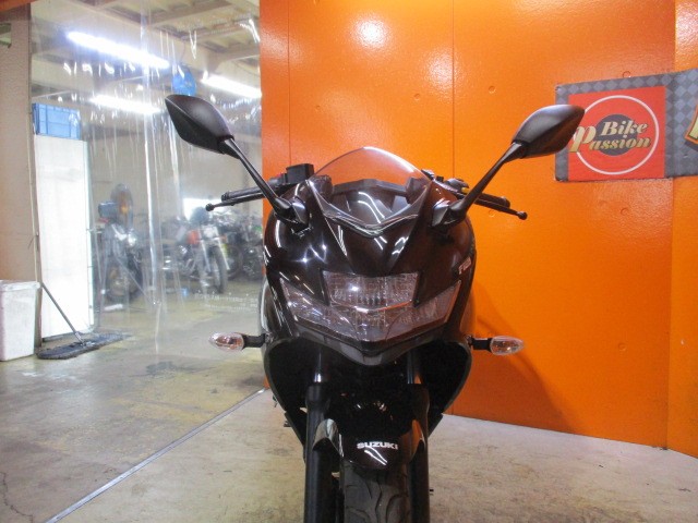 フロントから見てもこの通り状態グッド！！やはり現行モデルはかっこいい！ヘッドライトも勿論ＬＥＤ！！